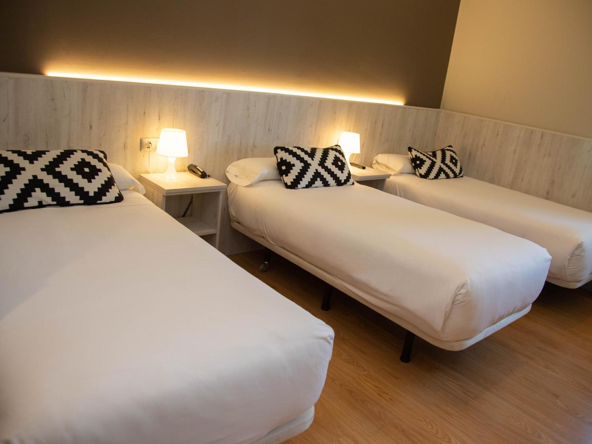 סוריה Hotel Restaurante Cadosa מראה חיצוני תמונה