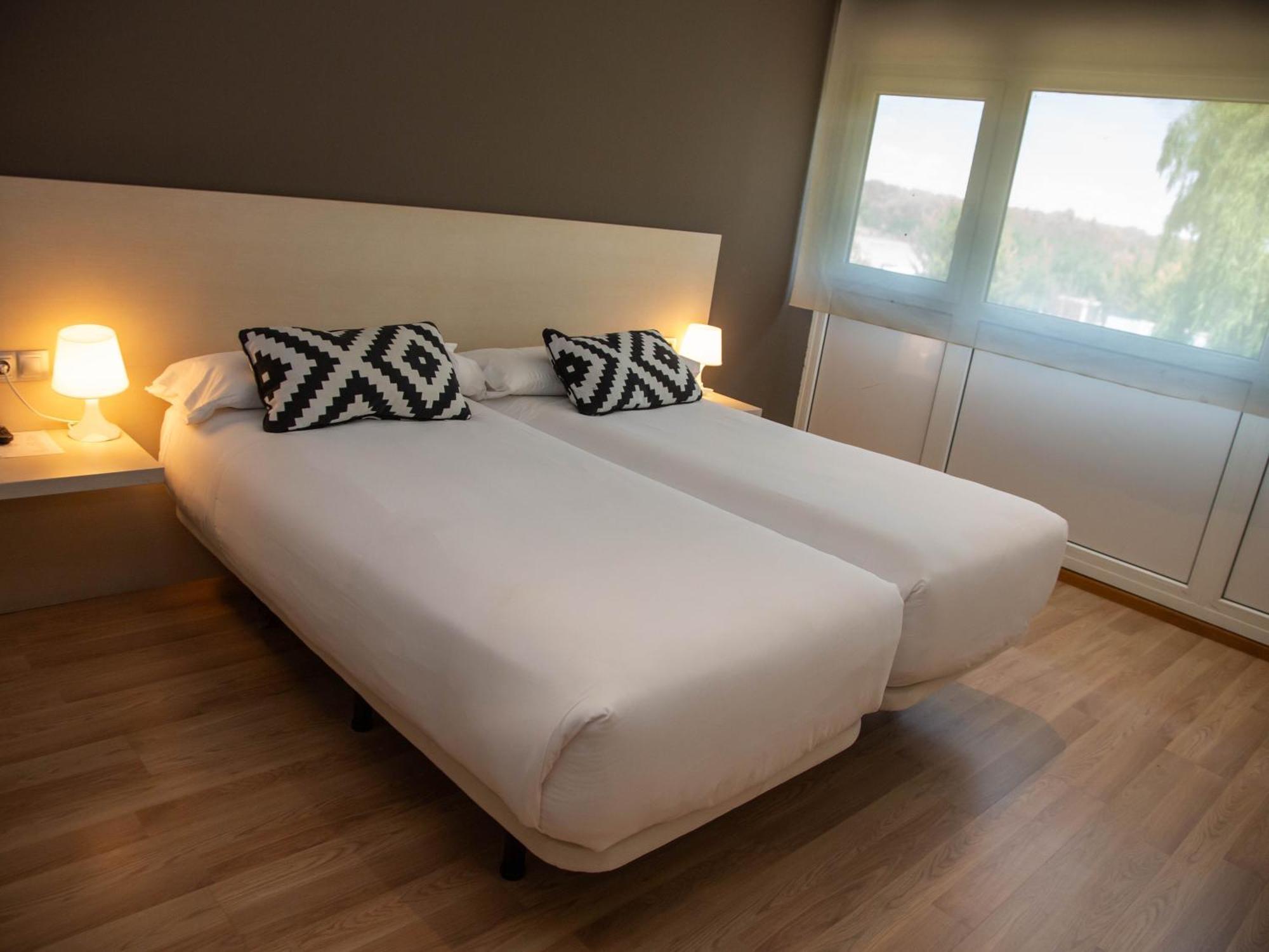 סוריה Hotel Restaurante Cadosa מראה חיצוני תמונה