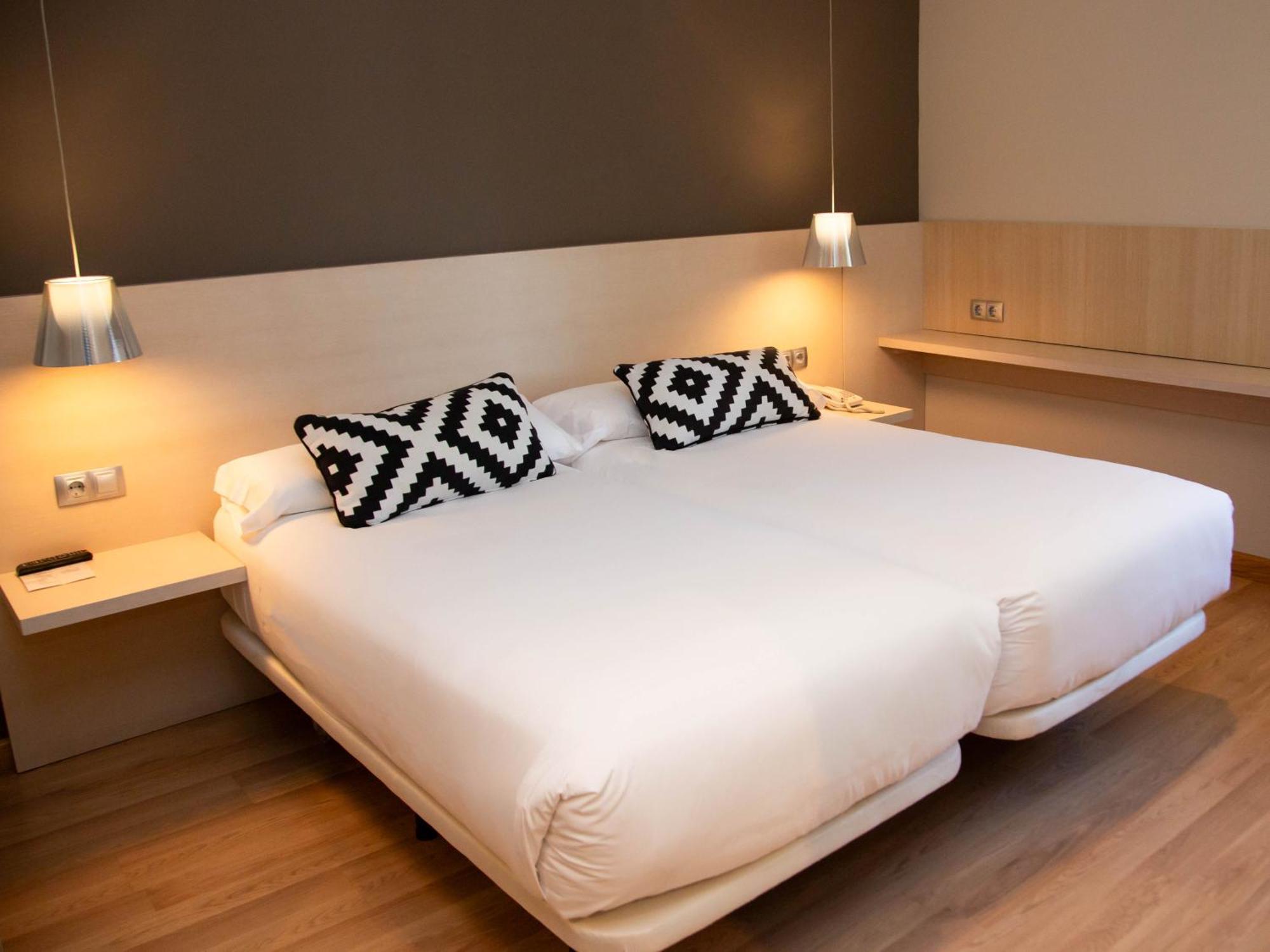 סוריה Hotel Restaurante Cadosa מראה חיצוני תמונה