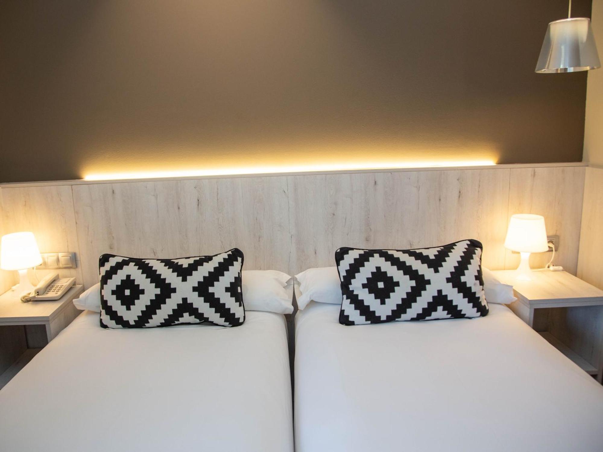 סוריה Hotel Restaurante Cadosa מראה חיצוני תמונה