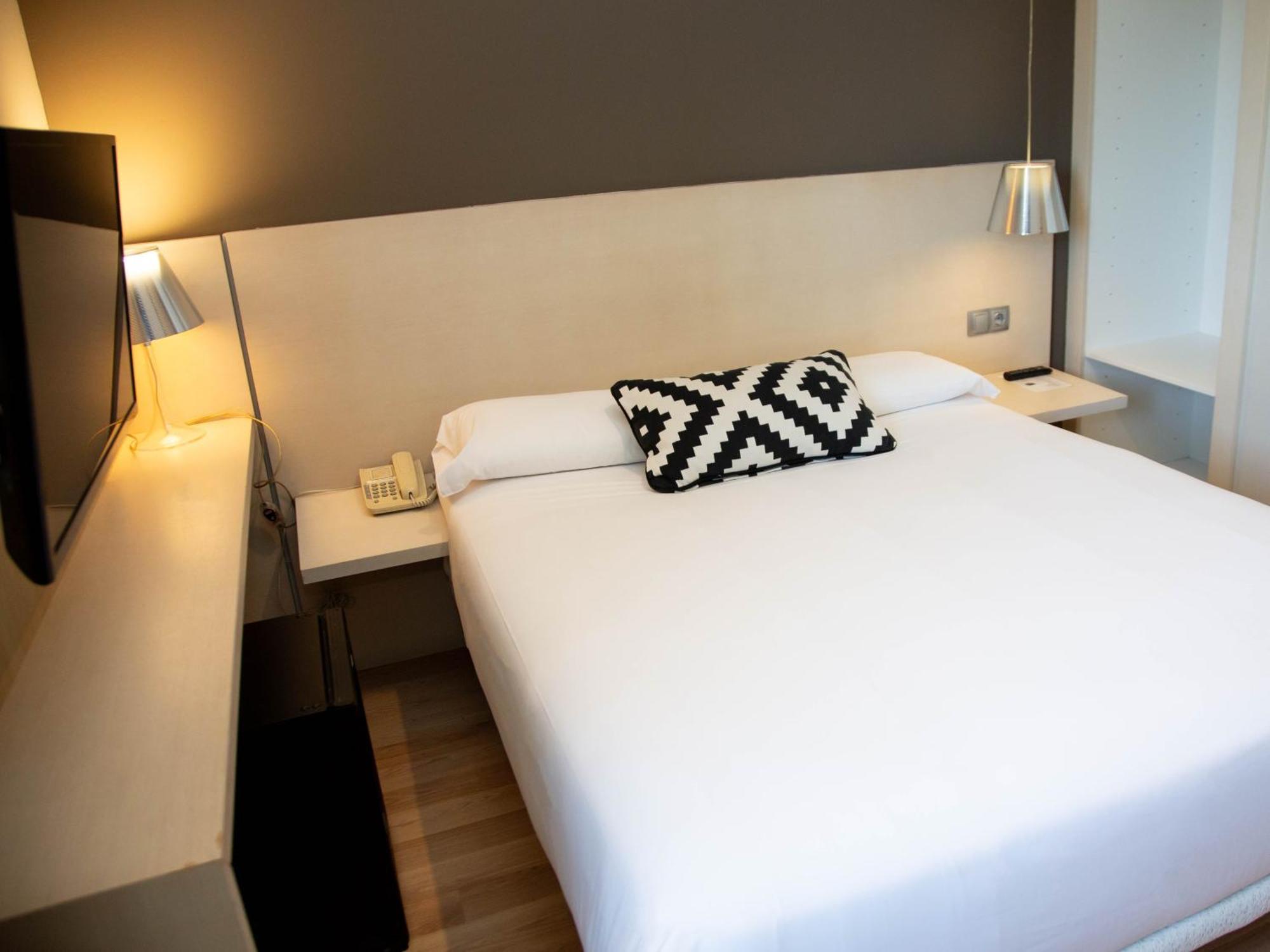 סוריה Hotel Restaurante Cadosa מראה חיצוני תמונה