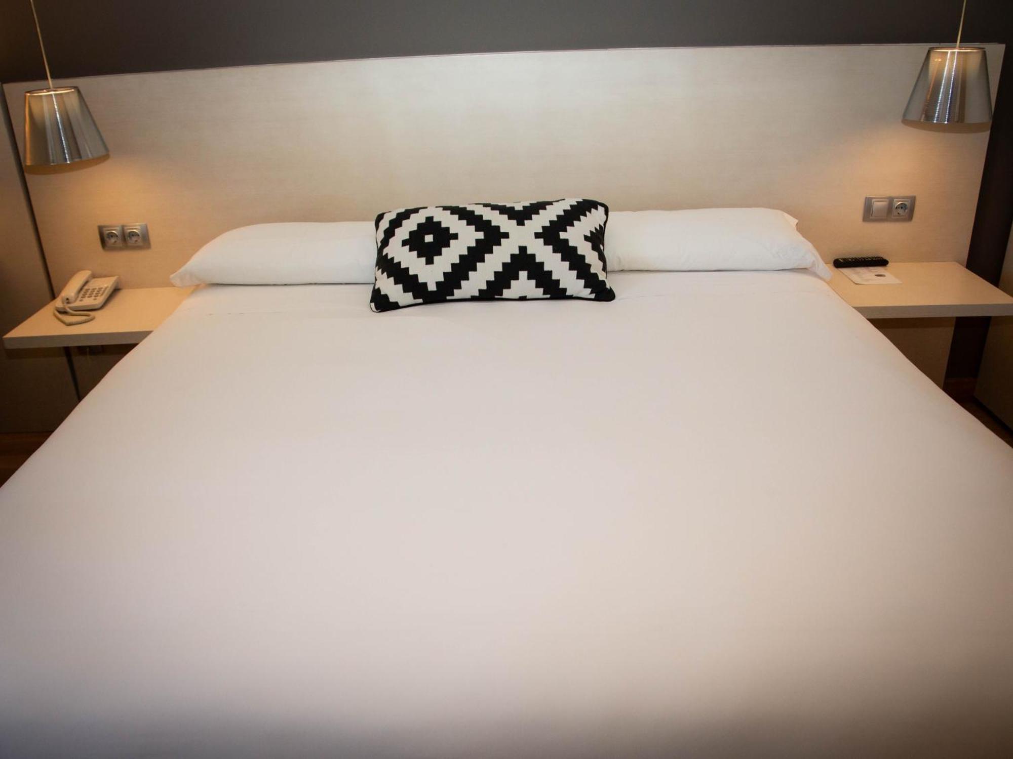 סוריה Hotel Restaurante Cadosa מראה חיצוני תמונה